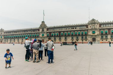 Zocalo Anayasa Meydanı ve Ulusal Saray İspanyolca: Palacio Nacional, Mexico City CDMX - Mayıs 2023. Yüksek kalite fotoğraf