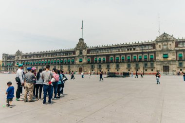 Zocalo Anayasa Meydanı ve Ulusal Saray İspanyolca: Palacio Nacional, Mexico City CDMX - Mayıs 2023. Yüksek kalite fotoğraf