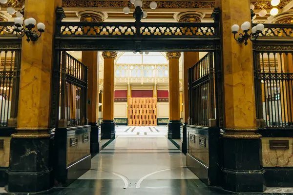 MEXICO CITY, MEXICO - Mayıs 2023 Merkez Postane Palacio del Correo Meksika dahili salonu. Yüksek kalite fotoğraf