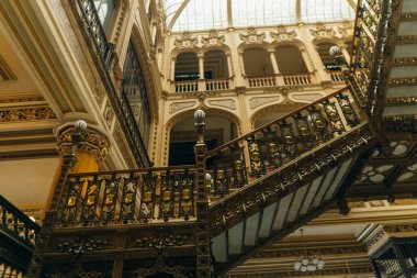 MEXICO CITY, MEXICO - Mayıs 2023 Merkez Postane Palacio del Correo Meksika dahili salonu. Yüksek kalite fotoğraf