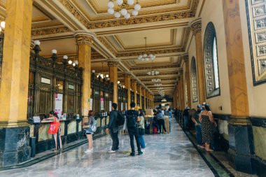 MEXICO CITY, MEXICO - Mayıs 2023 Merkez Postane Palacio del Correo Meksika dahili salonu. Yüksek kalite fotoğraf