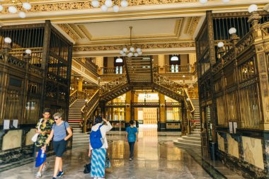 MEXICO CITY, MEXICO - Mayıs 2023 Merkez Postane Palacio del Correo Meksika dahili salonu. Yüksek kalite fotoğraf