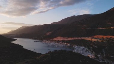 Türkiye 'deki tatil beldesi Kas' ın gündüz panoramik manzarası. 4 bin. Yüksek kaliteli FullHD görüntüler