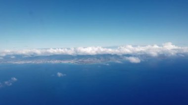 Hawaii 'deki Molokai adaları üzerindeki bulutlar. Yüksek kalite 4k görüntü