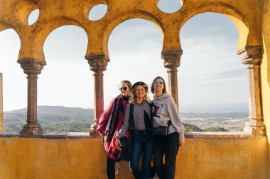 Sintra, Lizbon, Portekiz 'deki Pena Sarayı. Ünlü bir dönüm noktası. Avrupa 'nın en güzel kaleleri. Yüksek kalite fotoğraf