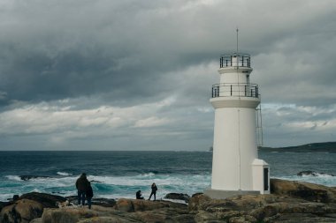 Galiçya 'daki deniz feneri Punta da Barca, İspanya' daki Muxia, Mayıs 2023. Yüksek kalite fotoğraf