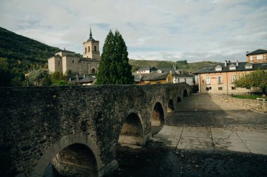 Molinaseca, İspanya 'nın Leon bölgesinin El Bierzo bölgesinde yer alan bir köy ve belediyedir. Yüksek kalite fotoğraf