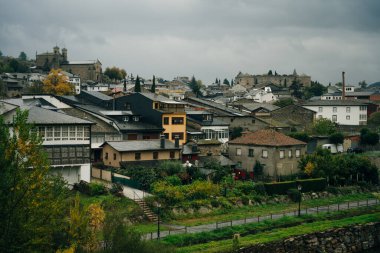 LEON, SPAIN - Villafranca del Bierzo köyü ve inşaatı 2023 Mayıs 'ında sona erdi. Yüksek kalite fotoğraf