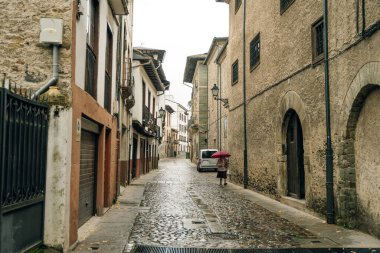LEON, SPAIN - Villafranca del Bierzo köyü ve inşaatı 2023 Mayıs 'ında sona erdi. Yüksek kalite fotoğraf
