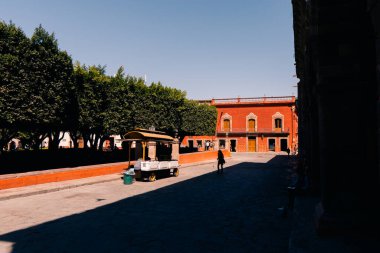 Meksika, Guanajuato 'daki San Miguel de Allende' nin güzel sokakları ve renkli cepheleri, Mayıs 2023. Yüksek kalite fotoğraf
