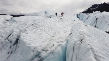 Alaska 'daki Matanuska Buzul Bölgesi' nin hava manzarası. Yüksek kalite 4k görüntü