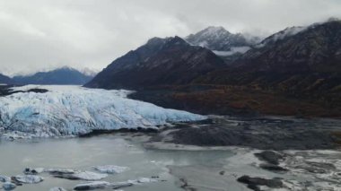 Alaska 'daki Matanuska Buzul Bölgesi' nin hava manzarası. Yüksek kalite 4k görüntü