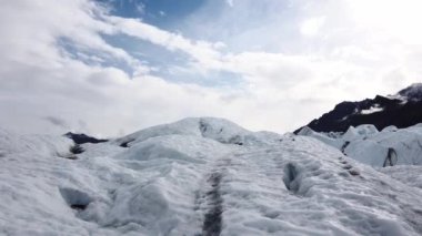 Alaska 'daki Matanuska Buzul Bölgesi' nin hava manzarası. Yüksek kalite 4k görüntü