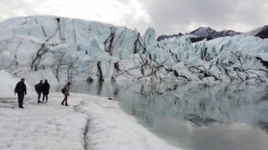 Alaska 'daki Matanuska Buzul Bölgesi' nin hava manzarası. Yüksek kalite 4k görüntü