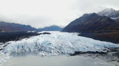 Alaska 'daki Matanuska Buzul Bölgesi' nin hava manzarası. Yüksek kalite 4k görüntü