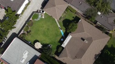 Burbank 'in havadan görünüşü, Los Angeles' ta California 'daki yangınlar sırasında. Yüksek kalite 4k görüntü