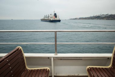 İstanbul, Türkiye 'deki İstanbul Boğazı' nda bir feribot 2023 Mayıs 'ında. Yüksek kalite fotoğraf