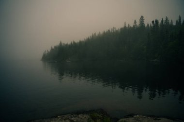 Kuzey Ontario 'daki Foggy wawa Gölü Wawa, Kanada yakınlarında. Yüksek kalite fotoğraf