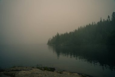 Kuzey Ontario 'daki Foggy wawa Gölü Wawa, Kanada yakınlarında. Yüksek kalite fotoğraf