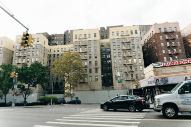 Bronx 'taki Fordham Heights Center' da tuğla apartman mimarisi, Mayıs 2023. Yüksek kalite fotoğraf