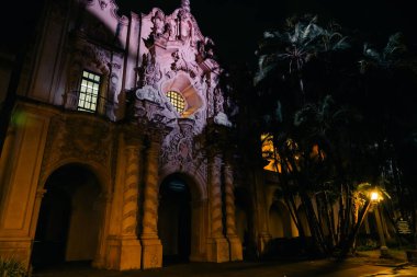 Balboa Park 'ın Balboa de Balboa binası. Gece San Diego, California' da. Mayıs 2023. Yüksek kalite fotoğraf