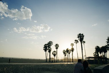 Santa Monica İskelesi, gün batımında, Los Angeles, ABD - Nisan 2022. Yüksek kalite fotoğraf