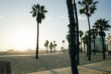 Santa Monica İskelesi, gün batımında, Los Angeles, ABD - Nisan 2022. Yüksek kalite fotoğraf