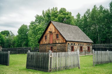 Fort William Tarih Parkı, Aborjin köyü, Thunder Bay, Ontario, Kanada - Mayıs 2023. Yüksek kalite fotoğraf