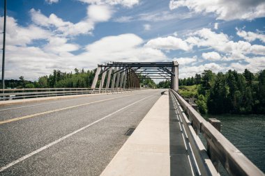 Sealine boyunca hiç bitmeyen yol. Yüksek kalite fotoğraf