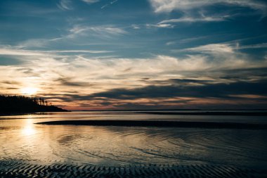 Gün batımında çöl kumu manzarası. Yüksek kalite fotoğraf
