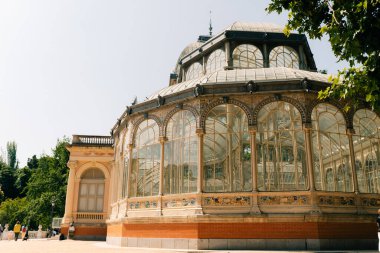 Etiro Park 'taki Crystal Palace, Madrid, İspanya - Eylül 2023. Yüksek kalite fotoğraf