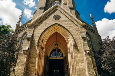 Londra 'daki St. James Katedrali' nin kapısı, Ontario - Aralık 2022. Yüksek kalite fotoğraf