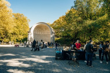 Manhattan, New York. ABD - Mayıs 2023 Naumburg Bandshell çekimi Manhattan Central Park 'ta. Yüksek kalite fotoğraf