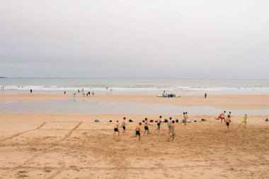 Hendaye, İspanya - 12 Ağustos 2023 Sabah Hendaye 'nin turist ve uzun plajı. Yüksek kalite fotoğraf