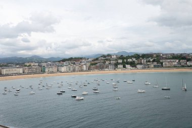 San Sebastian şehir plajı, Donostia San Sebastian şehri, Bask bölgesi, kuzey İspanya. Yüksek kalite fotoğraf