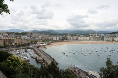 San Sebastian şehir plajı, Donostia San Sebastian şehri, Bask bölgesi, kuzey İspanya. Yüksek kalite fotoğraf