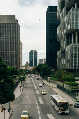  Rio de Janeiro, Brezilya - 23 Eylül 2023 Arcos da Lapa kemerleri ve Santa Teresa tramvayı. Yüksek kalite fotoğraf