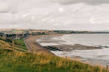 Kum tepelerinden Cocklawburn Sahili. Northumberland Sahili 'nde, Olağanüstü Doğal Güzellik Bölgesi' nin kırsal bir plajı. Yüksek kalite fotoğraf