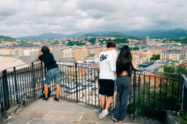  San Sebastian. Bask Ülkesi, İspanya - 13 Eylül 2023 San Sebastian Caddesi manzaralı. - Evet. Yüksek kalite fotoğraf