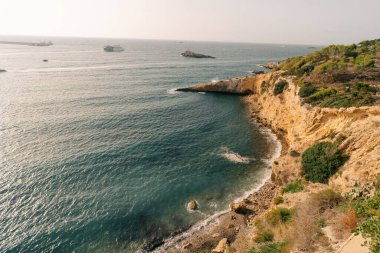 İbiza İspanya - 12 Eylül 2023 Yat ve yat günbatımının havadan görüntüsü. Yüksek kalite fotoğraf