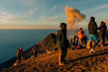 Guatemala - 12 Mayıs 2023 sabahleyin Acatenango Volkanı 'nda. Yüksek kalite fotoğraf