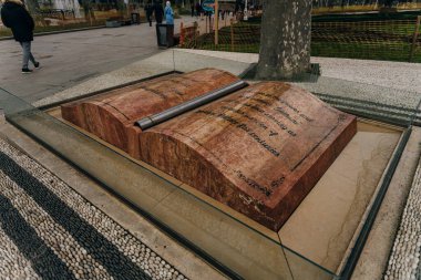Kitap Pınarı Sayfayı Çeviriyor İstanbul Gulhane Parkı, Türkiye - 12 Mayıs 2023. Yüksek kalite fotoğraf