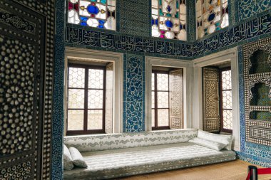 İstanbul, Türkiye - 12 Ocak 2023 İçişleri ve Topkapı mutfak pavyonlarında sergiler. Yüksek kalite fotoğraf