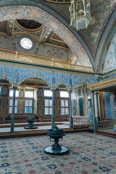 İstanbul, Türkiye - Ocak 2023 İç İşleri ve Topkapı mutfak pavyonlarında sergiler. Yüksek kalite fotoğraf