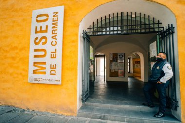 Mexico City, Mexico - 14 Mayıs 2023 San Angel 'daki eski bir manastırda bulunan El Carmen Müzesi. Yüksek kalite fotoğraf