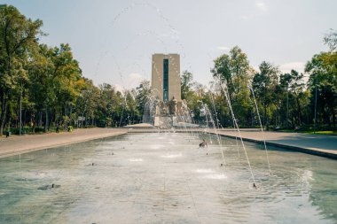 MEXICO ŞEHRİ, MEXICO - 3 Mart 2023 Alvaro Obregon Anıtı ve Pınar manzarası. Yüksek kalite fotoğraf
