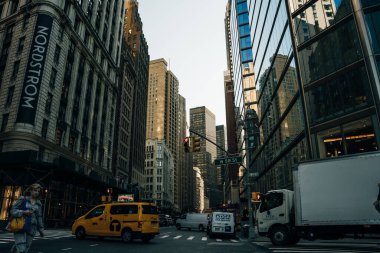 New York, ABD - 12 Ekim 2022 New York şehir merkezindeki ünlü Times Meydanı. Yüksek kalite fotoğraf