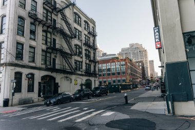 Dumbo, New York, ABD 'den Brooklyn Köprüsü manzarası. 03.07.2022. Yüksek kalite fotoğraf