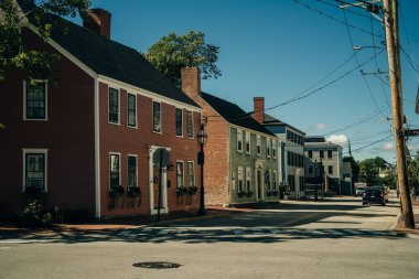 Portsmouth, ABD - 2 Mayıs 2023 Virginia Tarihi Evleri Court Caddesi boyunca. Yüksek kalite fotoğraf