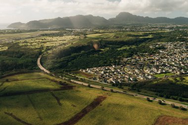 Hawaii, Kauai 'nin doğasında güzel bir yol. Yüksek kalite fotoğraf